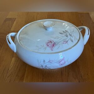 Vintage Camelot China
American Rose 1655
Casserole Tureen dish 10”